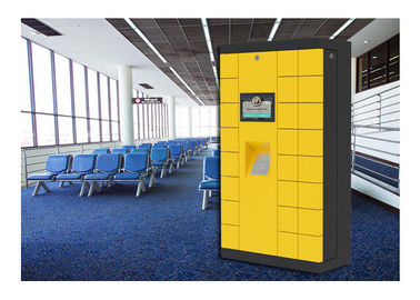 Cacifos do público do armazenamento do armário da bagagem da estação de autocarro do aeroporto com a fichas