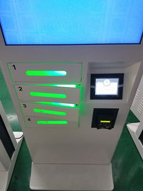 Estações de carregamento públicas a fichas das máquinas de carregamento do telefone celular para o aeroporto do shopping