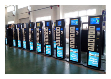 Quiosque da estação de carregamento do dispositivo móvel dos casinos das barras públicas com o painel LCD de uma propaganda de 19 polegadas